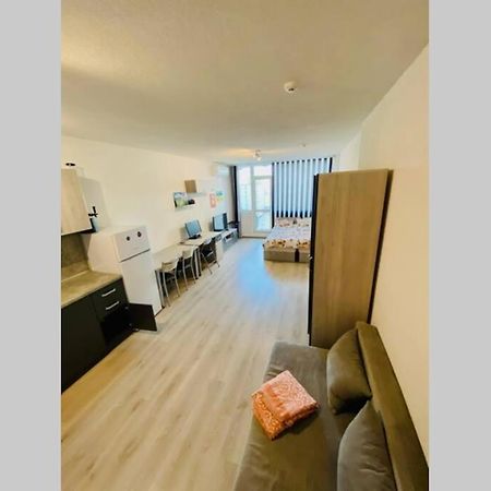 Large Studio In Studentski Grad With Huge Terrace Διαμέρισμα Σόφια Εξωτερικό φωτογραφία