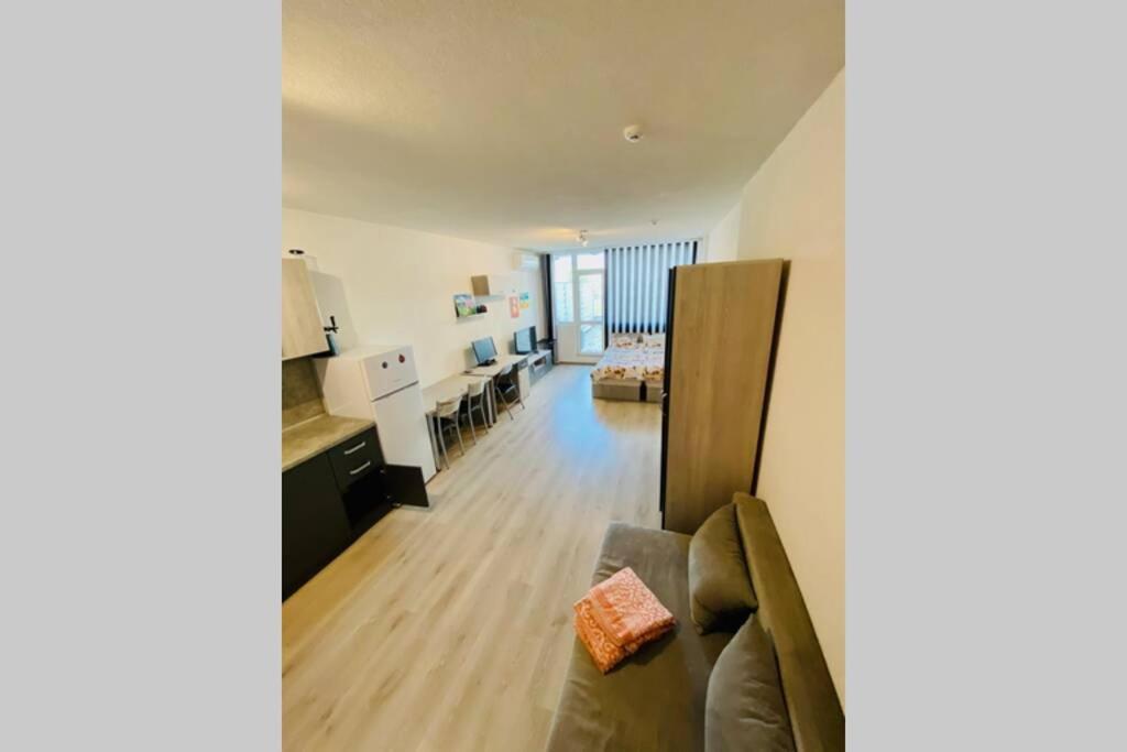 Large Studio In Studentski Grad With Huge Terrace Διαμέρισμα Σόφια Εξωτερικό φωτογραφία